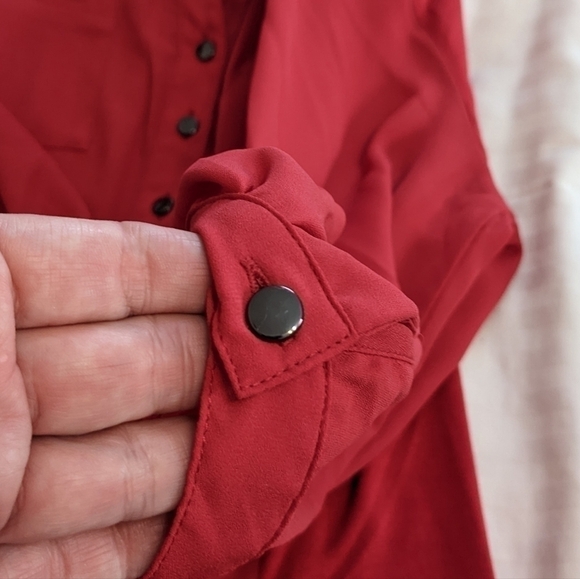 𝅺takara lightweight red shirt with lots of fun details size Medium - Picture 8 of 8